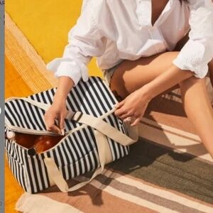 DSW SOFT SIDE COOLER, INSULATED, NAVY & WHITE STRIPE, CARRY & SHOULDER STRAP